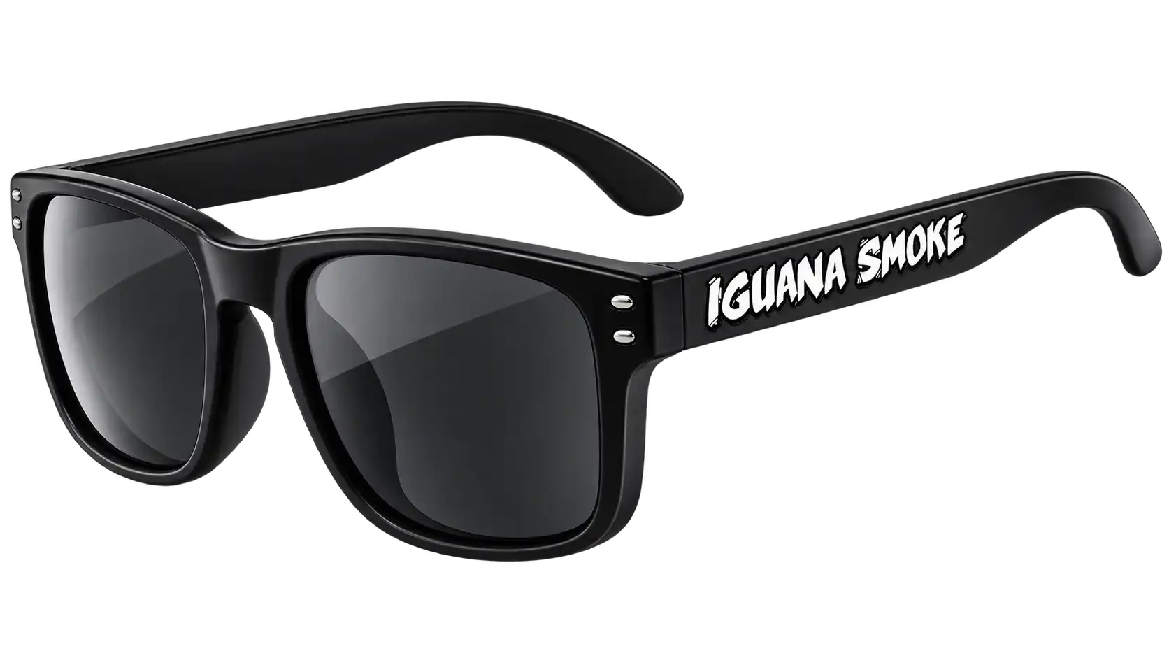 Gafas de sol Iguana Smoke negras con lentes oscuras y logo blanco en la patilla